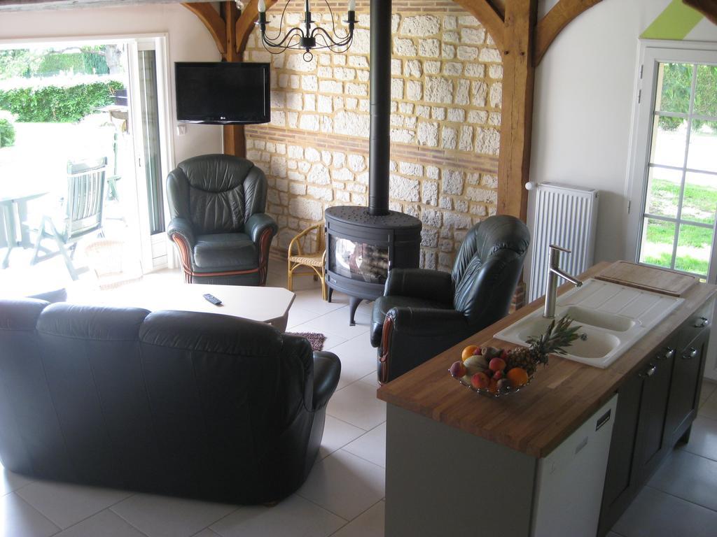 Gite De La Balle De Golf Jumieges Room photo