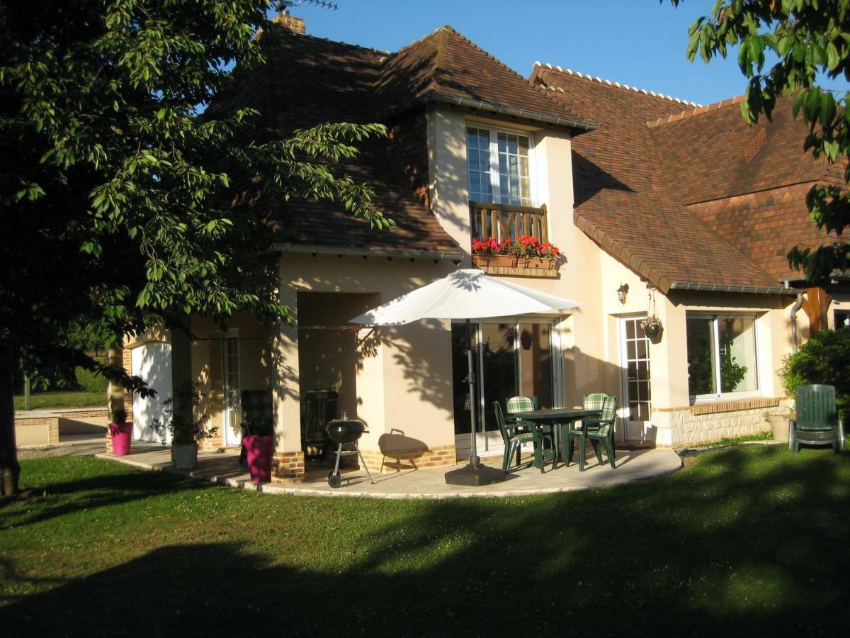 Gite De La Balle De Golf Jumieges Exterior photo
